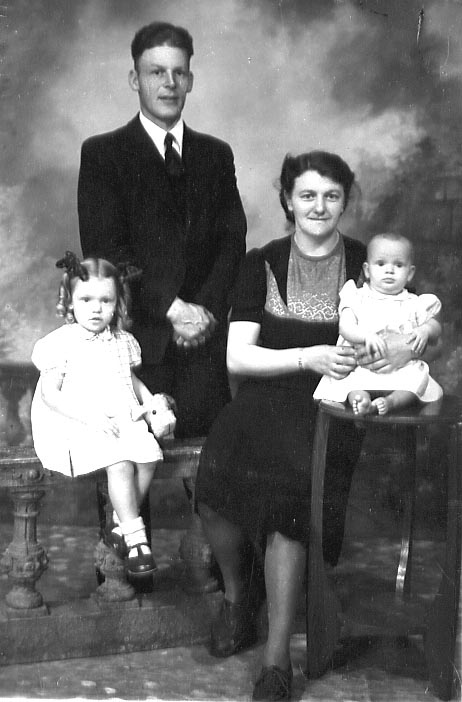 de-noo-peek-nellie-and-children