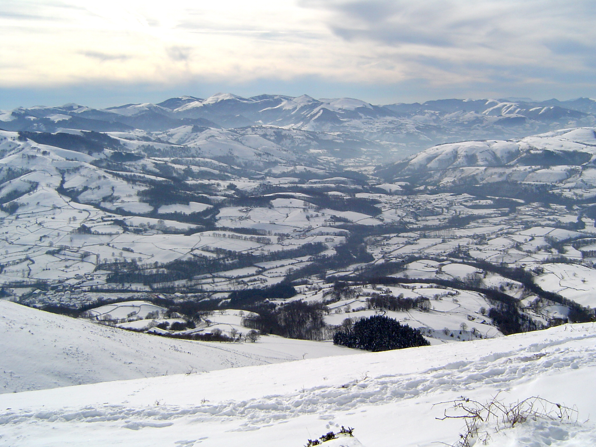 pyrenees-baztan-valley-in-winter-1106878