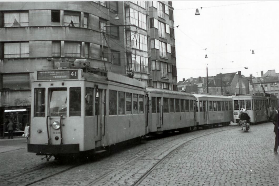 snipped-photo-of-antwerpen-carnotstraat-1960-tram-photo