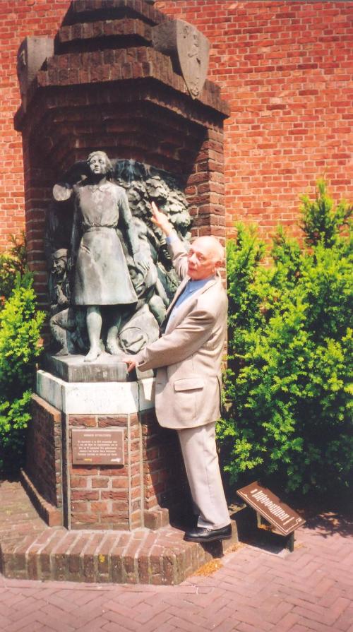 Karst pointing at Cornelisen memorial